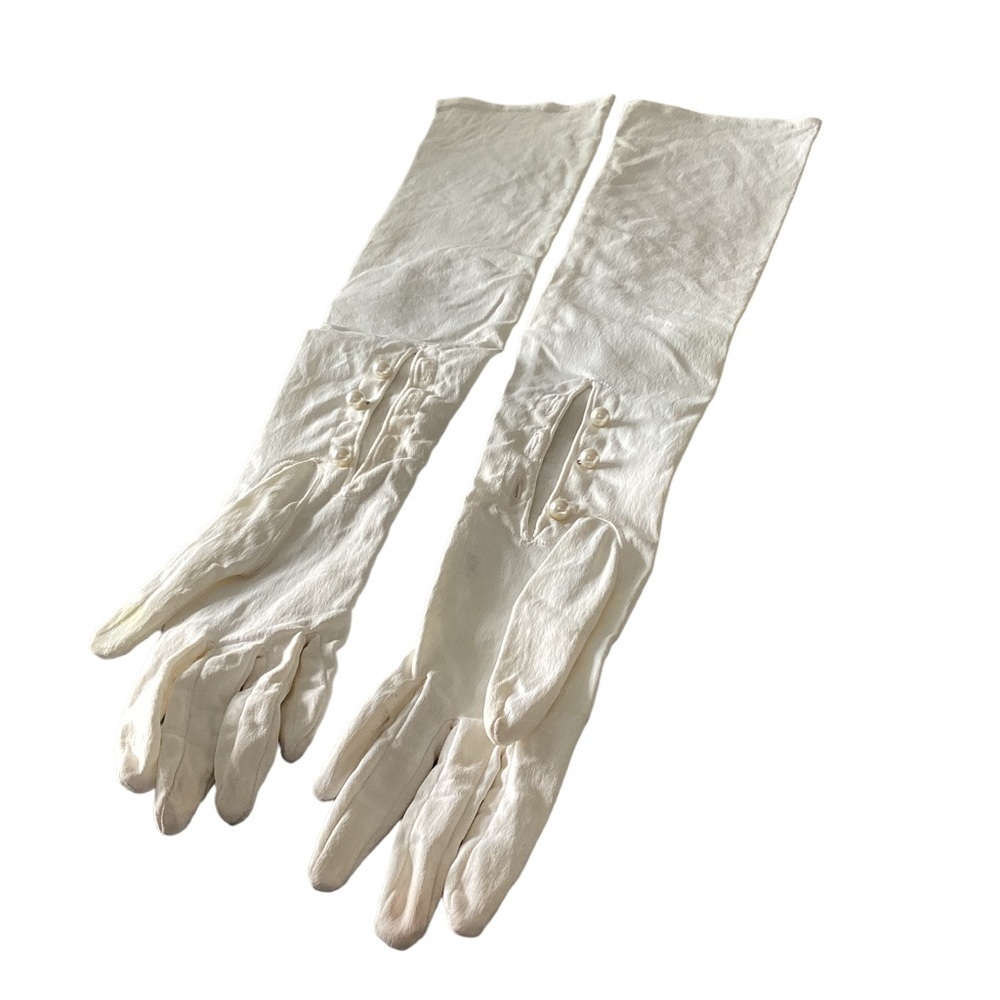 Vintage Geo Morgan white satin prom wedding party glove size 7.  GLV012.